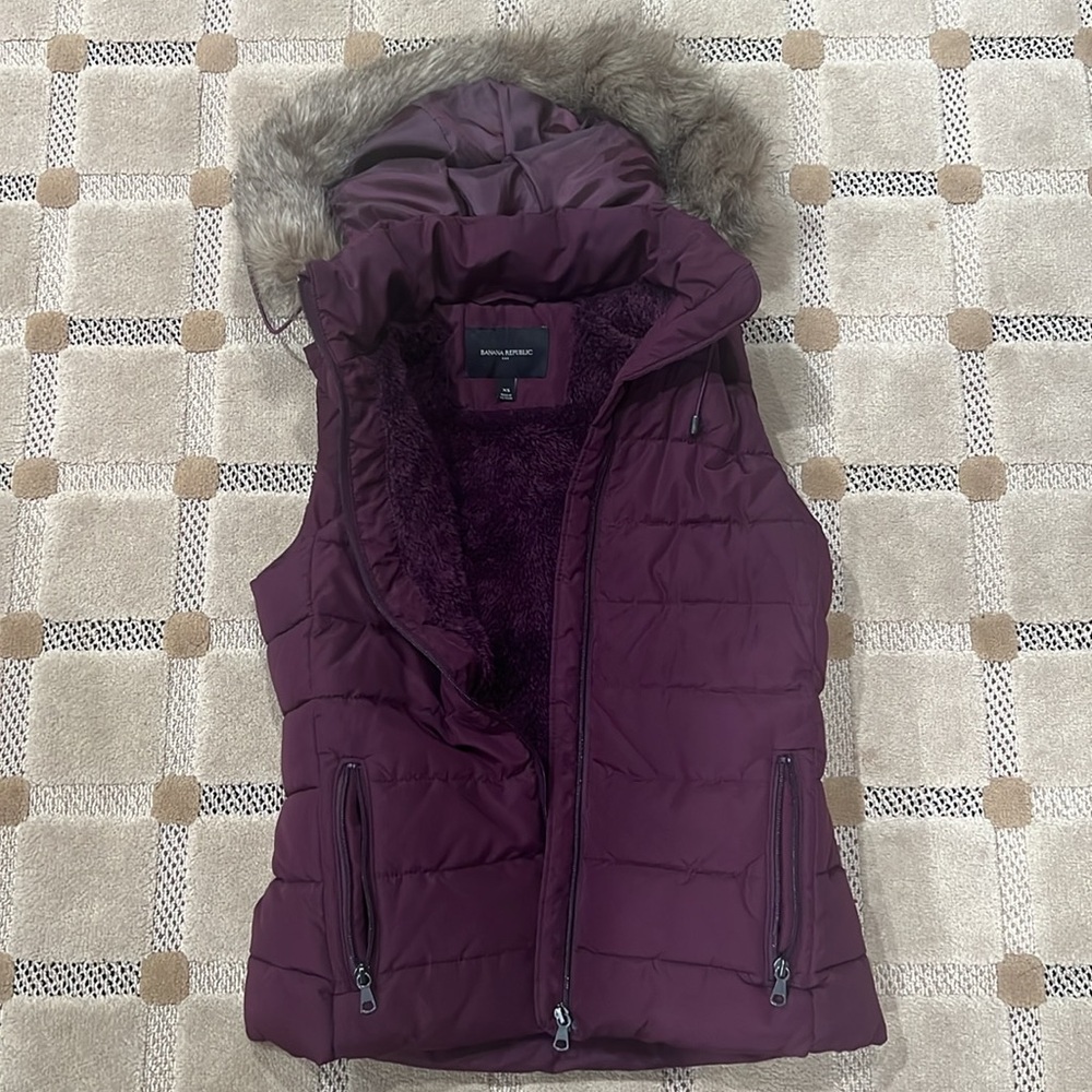 Banana Republic XS Vest with Hood and Fleece Lining // Plum